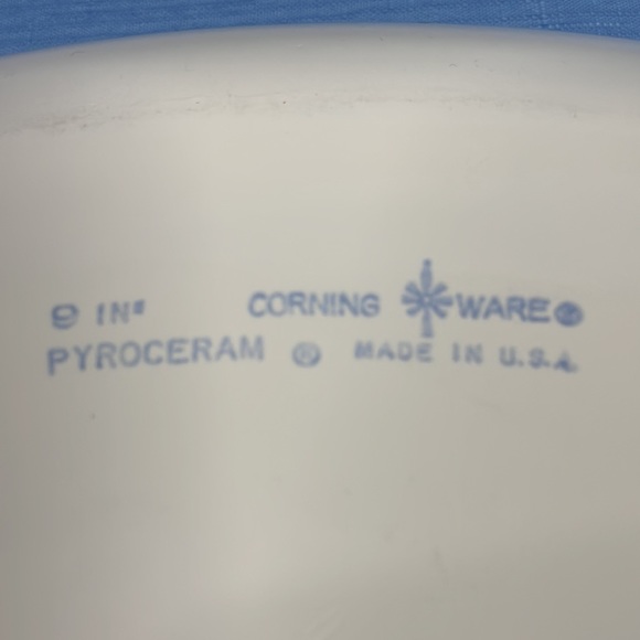 Corning ware blue cornflower Pyroceram 9” covered casserole - Picture 2 of 7